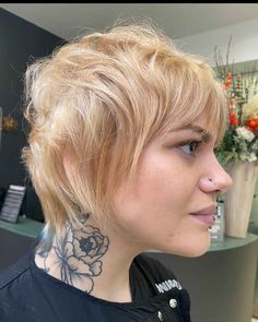 20 Trendiest Pixie Mullet Ideas Taking Over 2023 Mullet For Fine Hair, Mullet Haircut Straight Hair, Short Pixie Mullet, Shag Mullet Haircut, Short Shag Mullet, Highlighted Pixie, Mullet Ideas, Short Haircuts Ideas, Shag Hair