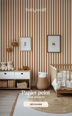 papier peint à rayure marron, idée décoration chambre enfant mixte St Vincent, New Home Construction, Baby's Room, Home Construction, Baby Room, Caramel, Old School, Kids Room, New Homes