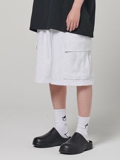 Editor's notesCargo Bermuda Sweat Shorts by AKECII are made of 100% cotton for the knee area and have a suitable length that covers the knee with a wide fit, providing comfortable wear. They have an elastic waistband with a drawstring for adjustability. Additionally, there are large-sized cargo pockets on the sides.- Over and relaxed fit- Elastic waistband with a drawstring- Flap large cargo pockets- Unisex available- Versatile itemMeasurements(in.)M / L- Length: 21.65 in. / 22.05 in.- Waist: 12 Casual Relaxed Fit Cargo Pants With Built-in Shorts, Casual Knee-length Bottoms With Pockets, Sporty Cotton Cargo Pants With Pockets, Urban White Cotton Bottoms, Urban Style White Cotton Bottoms, Cotton Cargo Shorts With Pockets, Casual Knee-length Bottoms With Cargo Pockets, Leisure Knee-length Shorts With Pockets, Relaxed Fit Utility Cargo Shorts With Elastic Waistband