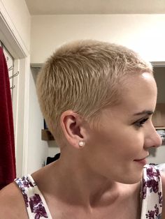 Buzz Pixie Haircut, Barber Haircuts For Women, Short Buzzed Hair, Pixie Buzz Cut, Buzz Cuts For Women, Short Pixie Hairstyles, Buzz Cut Women, Super Short Haircuts