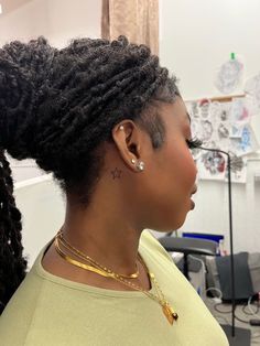 Ear Piercing On Black Women, Ear Piercings Black Women, Piercings Black Women, Ear Piercings Black, 3 Ear Piercings, Three Ear Piercings, Second Ear Piercing, Cute Nose Piercings, Double Ear Piercings