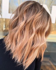 Peachy Blonde, Beach Hair Color, Aesthetic Honey, Light Balayage, Balayage Medium, Honey Ideas, Feeling Peachy, Peach Hair Colors, Baylage Hair