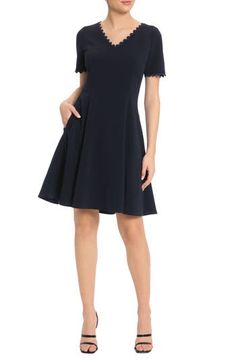 The elegant silhouette of this A-line dress is detailed with scalloped trim and pockets for a look that exudes day-to-evening versatility. 38" length ( size 8) Lined Hidden back-zip closure V-neck Short sleeves 96% polyester, 4% spandex Machine wash, dry flat Imported Unique Outfit Ideas, Missy Dresses, Maggy London Dresses, Maggy London, London Print, Ladies Of London, Boho Maxi Dress, Printed Maxi, Pocket Dress