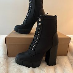 Steve Madden Almost New Worn Once With Box Shoes Steve Madden, Style Inspiration Fall, Inspired Fashion, Steve Madden Shoes, Nyx, Boots Booties, Bootie, Steve Madden, Bootie Boots