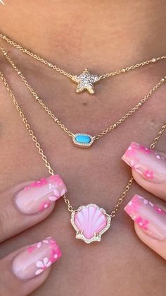 #kendrascottnecklace  #beach #summer #jewelry Bracelets Preppy, Preppy Accessories, Pictures Of Celebrities, Magical Pictures, Preppy Jewelry, Hilarious Photos, Jewelry Accessories Ideas, Dope Jewelry, Sum Up