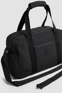 A versatile design fit for a range of occasions, the Alchemy duffle bag is a casual accessory with a contemporary aesthetic. The spacious bag is embellished with a subtle logo detail. Modern Nylon Duffle Bag With Removable Pouch, Latest Bags, Casual Accessories, Contemporary Aesthetic, Designer Backpacks, Men's Backpack, Accessories For Men, Small Accessories, Blue Bags