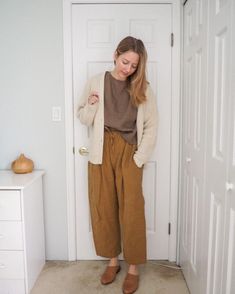 A Basic Winter Capsule Wardrobe - 24 Essential Pieces - Emily Lightly Look Formal, Winter Capsule, Winter Capsule Wardrobe, Mama Style, Wardrobe Edit, Mom Outfits, Cozy Fashion, Mom Style, Work Fashion