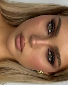 Makeup Looks For Green Eyes, Prom Eye Makeup, Makeup For Blondes, Dark Makeup, Makeup For Green Eyes, Prom Makeup