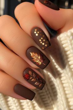 Brown Nails Flower Design, Fall Colors Nail Designs, Nail Ideas Fall Autumn, Fall Nails Ideas Autumn 2024, Fall Gel Nails Designs, Nail Designs September, Fall Time Nails, Fall Themed Nails, Nail Design Autumn