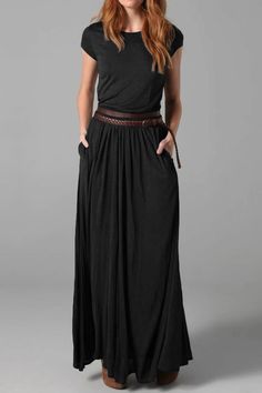 An elegant maxi dress with a classic crew neck and practical pockets. The long skirt offers a graceful silhouette, perfect for a sophisticated and comfortable look. Details: Elasticity: Slight Stretch Fabric Type: POLYESTER Silhouette: A-LINE Neckline: O-Neck Material: POLYESTER Size (IN) Bust Length M 38.58 56.30 L 40.16 56.69 XL 42.13 57.09 XXL 44.09 57.48 XXXL 46.06 57.87 4XL 48.03 58.27 Formal Occasion Dress, Color Crew, Round Neck Dresses, 90s Grunge, Long Summer Dresses, Style Maxi Dress, Maxi Dress Blue, Womens Maxi Dresses, Summer Dresses For Women