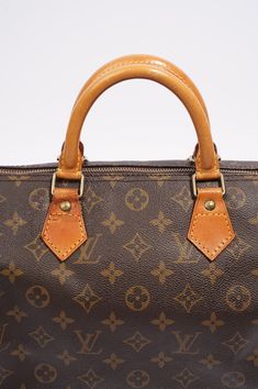 Brand: Louis Vuitton Style: Speedy Size: 30 Width: 30cm Height: 23cm Depth: 17cm Handle Drop: ﻿8cm Exterior Condition: Very Good (Vintage) Interior Condition: Very Good Exterior Colour: Monogram Interior Colour: Brown Hardware Colour: ﻿Gold Material: CanvasDate Code: SP0973 Manufactured In: France | July 1993 Comes With: ﻿Luxe Collective Dustbag & Padlock + Key Louis Vuitton Style, Louis Vuitton Vintage, Interior Colour, Vintage Interior, School Bags For Kids, Vintage Louis Vuitton, Denim Design, Louis Vuitton Speedy, Vintage Chanel