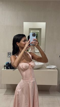 kika cerqueira gomes Corset Summer, Selena Dresses, House Of Cb Dresses, Exquisite Gowns, Flirty Dresses, House Of Cb, Pink Outfit, Dream Dress, Pretty Dresses