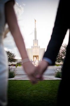 two pictures of people holding hands in front of a building and the words denver l s mormon temple wedding - b