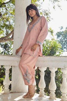 Dusky pink kurta with contrast floral embroidered motifs. Paired with a salwar with embroidered motifs.
Components: 2
Pattern: Embroidery
Type Of Work: Floral
Neckline: V Neck
Sleeve Type: Full Sleeves
Fabric: Textured Cotton Slub
Color: Pink
Other Details: 
Length:
Kurta: 33 inches
Salwar: 37 inches
Occasion: Puja,Work - Aza Fashions Salwar Women, Pink Kurta, Embroidered Motifs, Fabric Textured, Types Of Work, Embroidery Floral, Pattern Embroidery, Dusky Pink, Full Sleeves