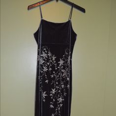 Velvet /Silver Sequins Spaghetti Strap Gown Slit: 17 Side By Side Length Long :46 Perfect Condition With Tag Fabrics:50%Acetate /50%Polyester Dry Clean Or Hand Wash / Dry Flat Beautiful Gown Made Usa From Pet/ Smoke Free Home Homecoming Dress 90s, Vintage Victoria Secret Slip Dress, Dark Homecoming Dresses, The Great Gatsby Dress, Whimsical Prom Dress, Winter Semi Formal Dresses, 90s Gown, Winter Dance Dresses, Formal Dance Dresses