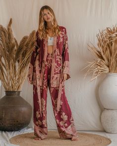 Our Short Kimono offers an easy, relaxed fit, combining comfort with understated elegance. Its fluid silhouette adds a touch of effortless charm to any outfit, making it a versatile piece for both casual days and special moments. Made from eco-friendly LENZING™ Modal. Good for body and earth 🌱 Chic Relaxed Fit Sleepwear For Vacation, Chic Relax Fit Sleepwear For Vacation, Elegant Flowy Sleepwear For Loungewear, Elegant Relaxed Fit Sleepwear For Spring, Casual Silk Sleepwear For Spring, Spring Silk Sleepwear In Relaxed Fit, Spring Silk Sleepwear With Relaxed Fit, Casual Silk Sleepwear For Loungewear, Silk Sleepwear For Loungewear In Casual Style