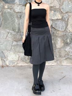 Pleated Skirt Outfit Aesthetic, Japanese Skirt, Mini Skirt Outfit Ideas, Stylish Work Attire, Dressed To Kill, Skirt Outfit, Outfit Inspo Fall, Minimalist Outfit