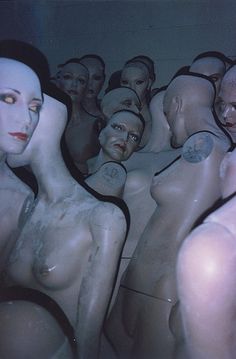 there are many mannequins with different faces and body shapes in this photo