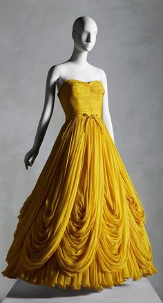 Jean Dessès, Themed Dresses, 50s Women, Career Fashion, Women's Evening Dresses, Vintage Elegant, Vogue Fashion