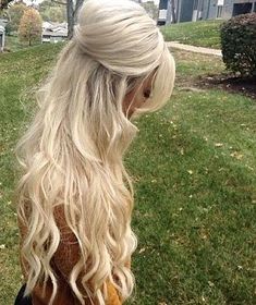 Looking for the perfect mix of chic and effortless? Check out these 20 half pony hairstyles that will blow your mind! Whether you love a classic half up half down look, want to rock a stylish half updo, or are searching for the trendiest hairstyle half up half down ideas, this collection has it all. Elevate your hair game with these stunning half pony hairstyle ideas that are perfect for any occasion! Platinum Blonde Hair Extensions, Long Platinum Blonde, Wedding Hairstyles And Makeup, Professional Hair Tools, Blonde Hair Extensions, Bouffant Hair