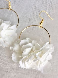 Elegant White Flower Hoop Earrings, Delicate Flower Hoop Earrings For Weddings, Wedding Earrings With Flower Charm, Flower-shaped Single Hoop Earring For Weddings, Flower Charm Wedding Earrings, Dainty White Hoop Earrings For Anniversary, Delicate White Hoop Earrings With Ear Wire, Flower Shaped Hoop Earrings With Ear Wire For Wedding, Elegant Earrings With Flower Decoration And Adjustable Fit