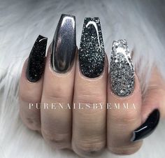 Black Nails Classy, Nye Nails, New Years Nail Designs, Nails 2018, Black Nail Art, Green And Silver, Finger Tips