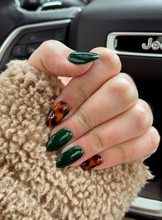 Dark Green Nails, Nails 2021, Brown Fall, Cute Gel Nails, Dark Nails, Nails Fall, Minimalist Nails, Fall Nail