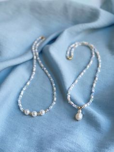 5 Pearl Necklace, Pearl And Seed Bead Necklace, Neackles Beads Ideas, Pearl Necklace With Pearl Pendant, Beaded Necklace With Pendant, Kalung Korea, White Beaded Jewelry, Pearl Necklace Diy, White Beads Necklace