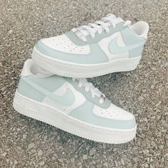 Girls Shoes Teenage, Cute Nike Outfits, Nike Fashion Shoes, Pretty Shoes Sneakers