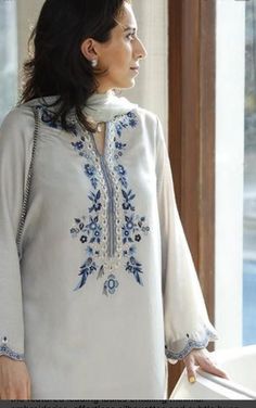 Karchupi Design Kameez, Machine Embroidery Designs For Kurti, Casual Dress Fall, Womans Outfit, Dress Fall Outfits, Elegant Women Dresses, Woman Outfit, Outfits Woman, Tunic Designs