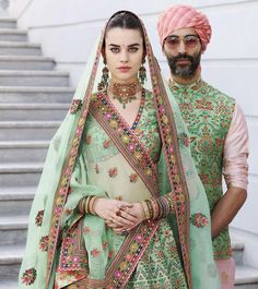 Reception Jewellery, Mehndi Bride Dress, Sabyasachi Lehenga Bridal, Indian Designers, Off White Fashion, Conversational Prints, Traditional Attires