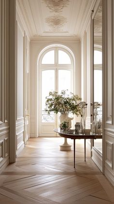 Parisian Interior Design Parisian Interior Design, Aesthetic Interior Design, Parisian Interior, Decor Ideas Bedroom, Parisian Apartment, Home Decor Living Room, Dream House Interior, Elegant Interiors, Apartment Inspiration