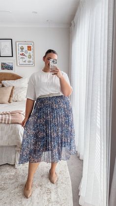 Midsize Romantic Fashion, Romantic Style Women, Midi Skirts Midsize, Spring Style Outfits, Modest Curvy Outfits, Plus Size Romantic Outfits, Plus Size Modest, Plus Size Cottagecore Skirts, Midi Skirt Midsize