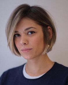 Chin Length Haircuts, Square Face Hairstyles, Oval Face Haircuts, Oval Face Hairstyles, Chin Length Hair, Short Bob Haircuts, Penteado Cabelo Curto, Short Haircut, Short Hair Haircuts