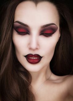 Devil Makeup Halloween, Vampire Makeup Looks, Demon Makeup, Devil Makeup, Vampire Look, Cute Halloween Makeup