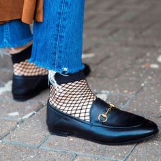 Gucci loafers with fishnet socks Short Socks Women, How To Have Style, Fishnet Socks, Gucci Loafers, Fish Net, Summer Clothing, Mode Inspo, Tarzan