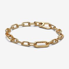 Link what you love like never before. Our 14k gold-plated Pandora ME Link Chain Bracelet holds endless styling possibilities. The design features two openable styling connectors - crafted with grooved surfaces to set them apart - a group of four links between each styling connector and a carabiner clasp closure. First, customize your link chain: four links can be swapped out for one styling double link or one styling link - keep the original length or adjust it to suit you. Once you’ve curated y Charms Disney, Pandora Me, Pandora Essence, Pandora Gold, Charms Pandora, Bracelet Pandora, Gold Link Chain, Gold Armband, Link Chain Bracelet