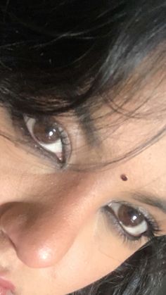 Bindi , kajal , brown eyes ,makeup , eyeliner Smokey Kajal Look, Kajal In Eyes, Kajal Eyes Aesthetic, Kajal Eyes Indian, Kajal Makeup Look, Indian Eyeliner, Bindi Aesthetic, Khol Eyes, Desi Makeup Looks Natural