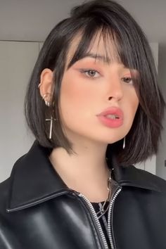 Earrings For Short Hair Bob Haircuts, Short Bob Hairstyles With Bangs For Round Faces, Bob Cut With Bangs Round Face, Layered Bob Hairstyles With Bangs, Short Hair With Bangs For Round Faces, Shirt Hair Cuts, Fine Hair Styles For Women, Layered Hair With Bangs, Red Hair Inspo