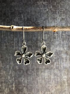 Vintage Dangle Earrings With Flower Charm, Vintage Drop Earrings With Flower Charm, Metal Flower Earrings As Gift, Pierced Metal Drop Flower Earrings, Single Metal Flower Earring, Single Flower-shaped Metal Earring, Metal Pierced Flower Earrings, Silver Drop Earrings With Flower Charm, Bohemian Flower-shaped Earrings