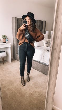 Winter Outfits With Bodysuits, Winter Outfits Casual Stylish, Women Office Outfits Plus Size, Fall Outting Outfits, Plus Size Outfit With Chelsea Boots, Cold Weather Office Outfits Business Casual, Andy Grammer Concert Outfit, Hour Glass Outfits Plus Size, Cute Fall Outfits For Plus Size Women