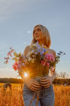 @madibuffordphotography on insta, flower top photoshoot in golden hour Flower Top Photoshoot, Top Photoshoot, Flower Photoshoot, Diy Home Decor Ideas, Flower Top, Weird Things, Grape Juice, Home Decor Projects, Diy Home Decor Projects