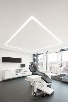 WHITEBLICK DR. FEISE + KOLLEGEN | 12:43 Architekten Dentistry Clinic, Dental Design Interior, Dentistry Office, Dentist Office Design, Studio Medico, Dental Office Design Interiors, Office Waiting Rooms, Dental Office Decor, Dental Design