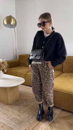 Leopard Print Jumper Outfit, Leopard Flares Outfit, Lepord Print Jean Outfit, Leopard Barrel Jeans, Leopard Print Fall Outfit, Wide Leg Leopard Jeans Outfit, How To Style Leopard Print Jeans, Leopard Denim Jacket Outfit, Leapord Jeans Outfits