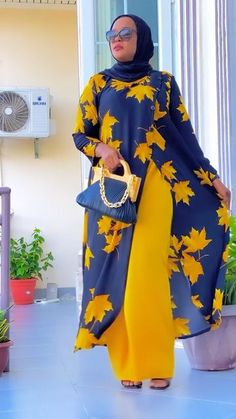 Trendy Muslim Outfits, Silk Boubou Styles For Women, Trendy Abaya Designs, Muslim Fashion Dress Simple, Dresses Ideas For Women, Crepe Gown Styles, Trendy Abaya, Simple Abaya Designs, Casual Gowns