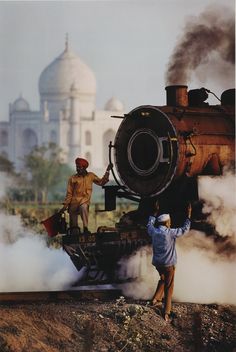 Steve Mccurry Photos, Steam Engine Train, Amazing India, Steve Mc, Steve Mccurry, India Photography, Takashi Murakami, Steam Engine, Uttar Pradesh