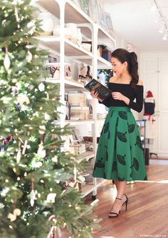 Vintage vibes in @modcloth // retro-inspired christmas party outfit with A-line midi skirt and off-shoulder top Modcloth Vintage, Outfits Dressy, Outfits 2016, Christmas Party Outfit, Rock Outfit, Christmas Party Outfits, Outfits 2017, Warm Christmas, Chic Christmas