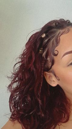 Ideias De Baby Hair, Hair Styels, Red Hair Inspo, Wine Hair, Colored Curly Hair, Baby Hairs, Pretty Hair Color, Curly Girl Hairstyles