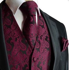 a close up of a suit and tie on a mannequin