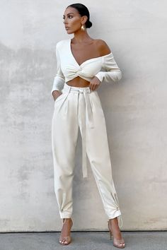 Look Hippie Chic, Elegant Outfit Classy, Blazer Outfit, Mode Inspo, White Outfits, Looks Style, White Pants